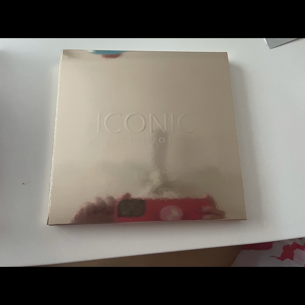 ICONIC LONDON EYESHADOW PALETT